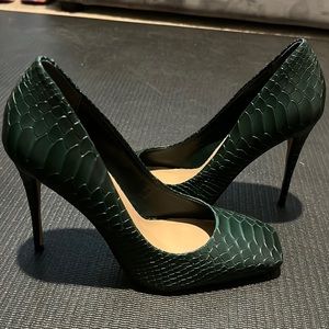 Aldo “Snakeskin” Green Heels - 4 inch heel- never worn - Size 8.5